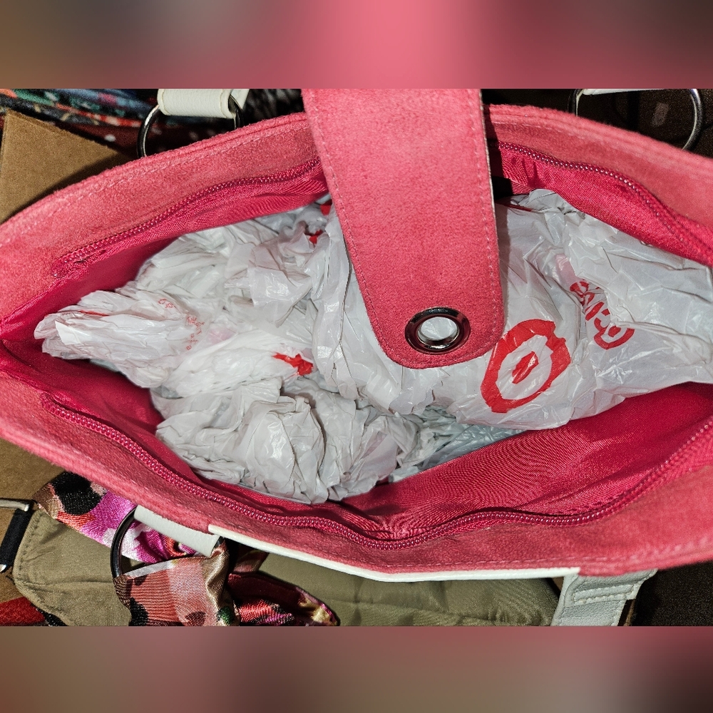 #575- Pink Suede And White Leather Handbag w/bow & Bagcharm - Picture 3 of 5